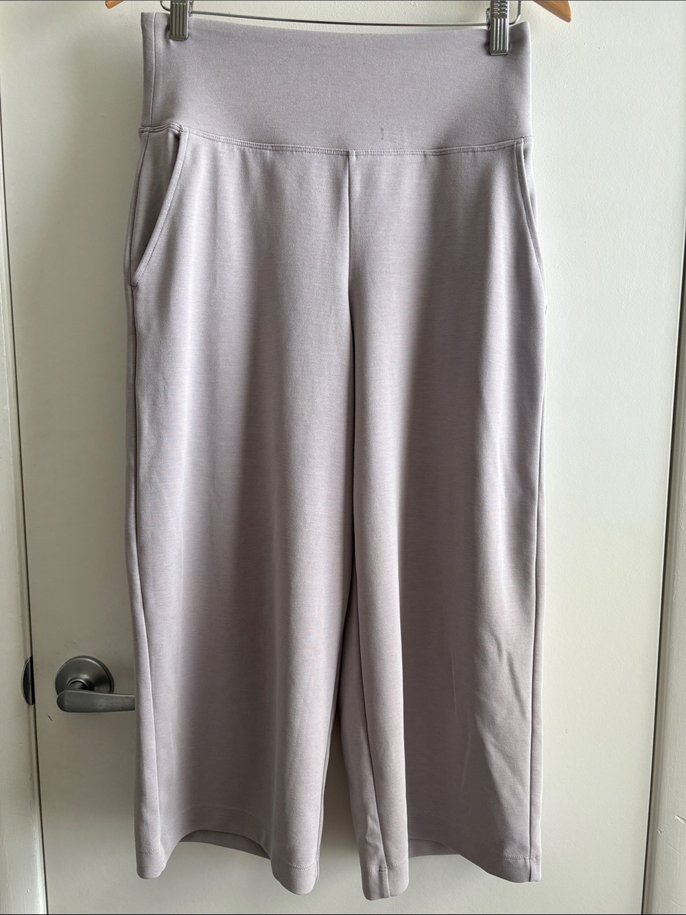 Athleta Wide Soft Athletic Side Pockets WideLeg Pants in Light Lavender SZ S